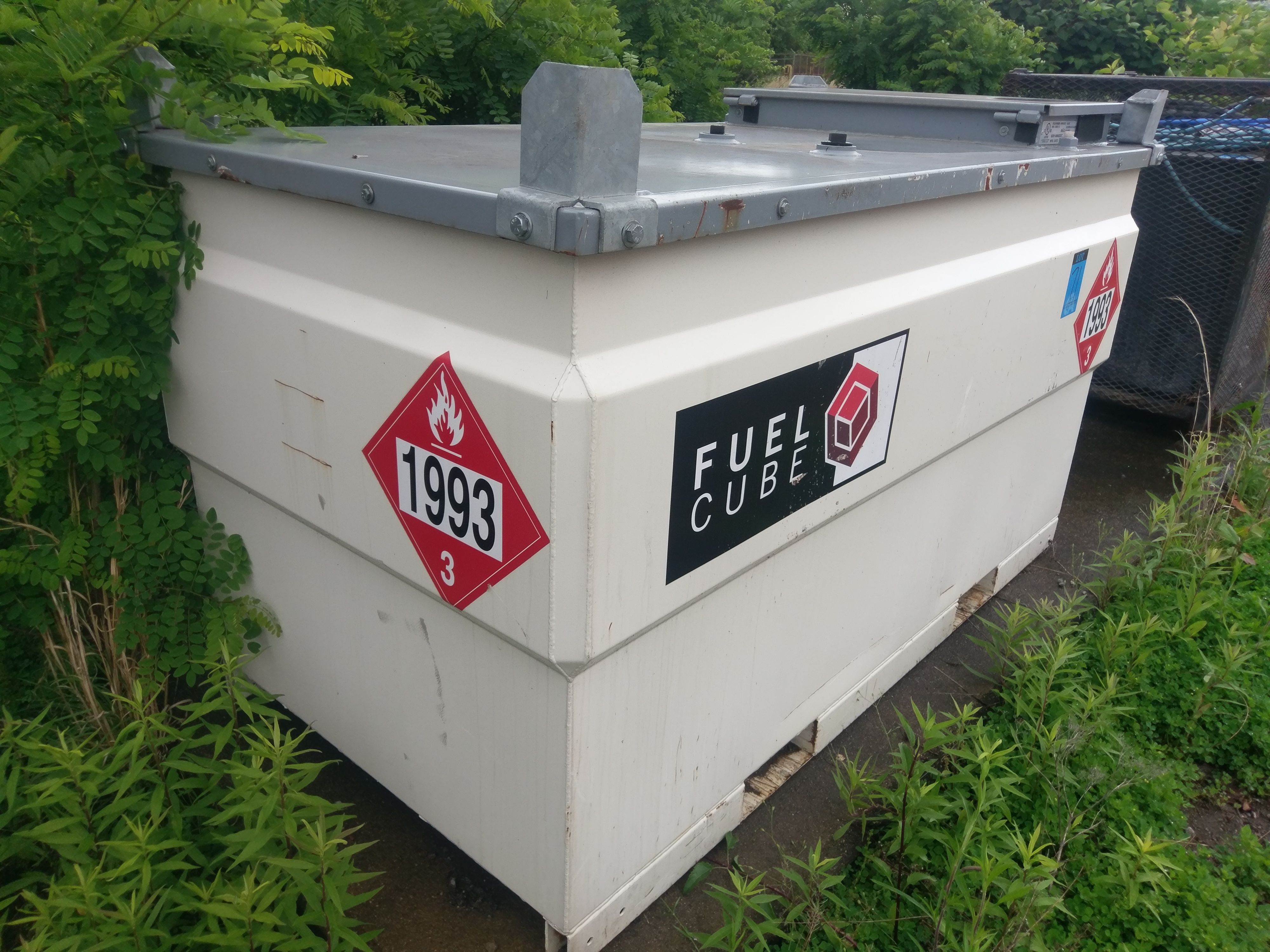 500 GALLON FUEL CUBE MODEL FCP500 FUEL TANK WITH 12 VOLT PUMP