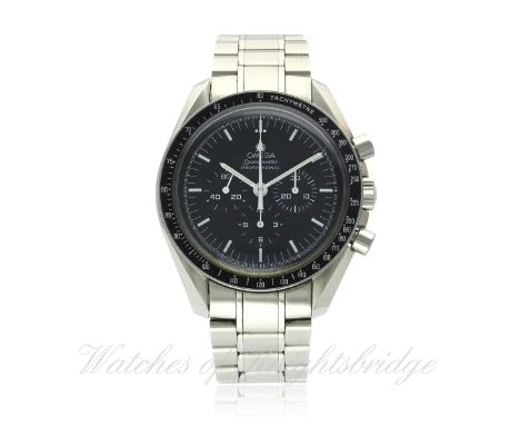 A GENTLEMAN'S STAINLESS STEEL OMEGA SPEEDMASTER PROFESSIONAL CHRONOGRAPH BRACELET WATCH CIRCA 2006
D: Black dial with applied