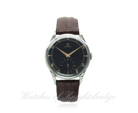 A RARE GENTLEMAN'S LARGE SIZE STAINLESS STEEL OMEGA WRIST WATCH CIRCA 1953, REF. 2603-12
D: Black dial with gilt "dagger" bat