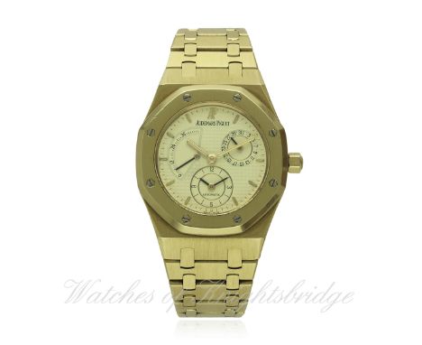 A FINE GENTLEMAN'S 18K SOLID GOLD AUDEMARS PIGUET ROYAL OAK DUAL TIME BRACELET WATCH DATED 1991, REF. 25730BA, WITH ORIGINAL 