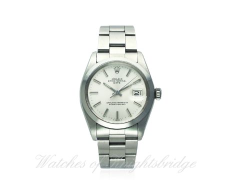 A GENTLEMAN'S STAINLESS STEEL ROLEX OYSTER PERPETUAL DATE BRACELET WATCH CIRCA 1973, REF. 1500
D: Silver dial with silver bat