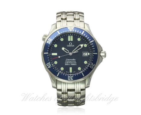 A GENTLEMAN'S STAINLESS STEEL OMEGA SEAMASTER PROFESSIONAL 300M AUTOMATIC BRACELET WATCH DATED 2003, REF. 25318000 WITH BOX, 