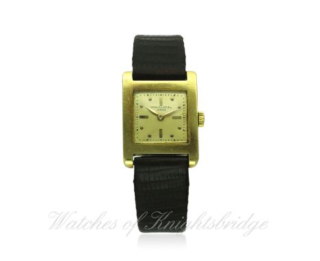 A GENTLEMAN'S 18K SOLID GOLD PATEK PHILIPPE WRIST WATCH CIRCA 1940s, REF. 4473
D: Champagne dial with raised gilt markers. M: