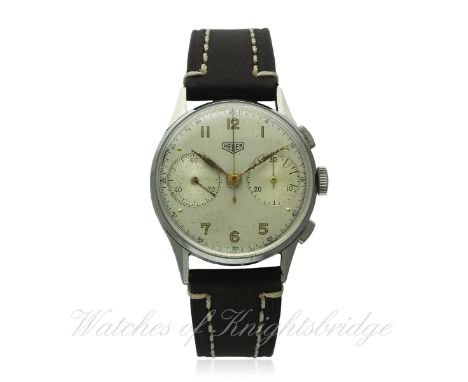 A GENTLEMAN'S STAINLESS STEEL HEUER CHRONOGRAPH WRIST WATCH CIRCA 1940s
D: Silver dial with applied Arabic numerals, double r