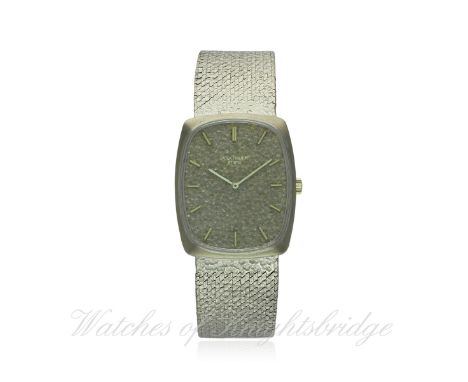 A GENTLEMAN'S 18K SOLID WHITE GOLD PATEK PHILIPPE BRACELET WATCH CIRCA 1970s REF. 3567-1
D: Silver dial with white inlaid sil