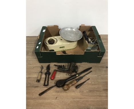 1 BOX OF ASSORTED GOODS IN SCALES