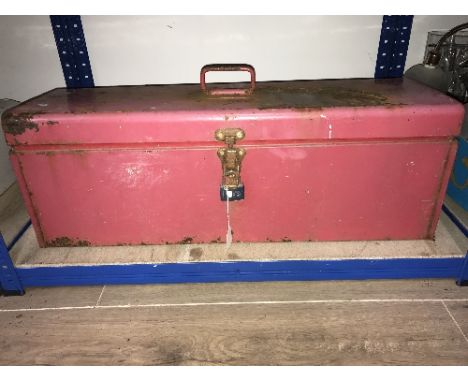 METAL CONTAINER WITH TOOLS