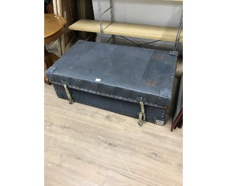 VINTAGE HEPWORTHS TAILORS TRUNK