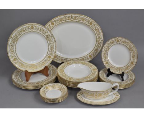 A Royal Worcester Hyde Park Pattern Dinner Service to comprise Oval Platter, Sauce Boat on Stand, Six Large Plates, Small Pla
