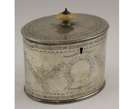 Mackay & Chisholm, a Scottish silver tea caddy, Edinburgh 1866, 355g Condition report: The hinge good, lid fits well, and fla