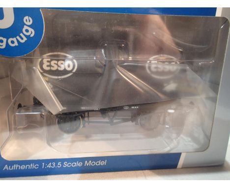Dapol O gauge Esso tanker C, black, No. 2015, near mint, boxed. UK P&amp;P Group 1 (£16+VAT for the first lot and £2+VAT for 