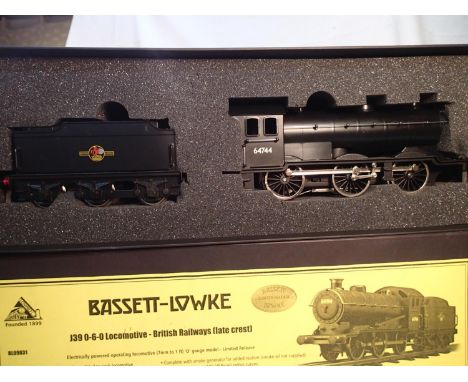Bassett-Lowke O gauge BL99031, class J39, black, 64744, late crest, excellent condition, storage wear to box. UK P&amp;P Grou