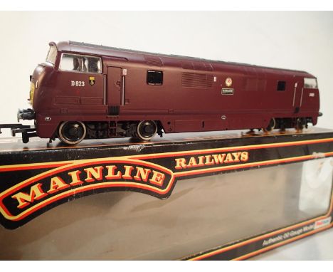 Mainline Warship class diesel, D823, Hermes, maroon, near mint condition, box is good, no paperwork. UK P&amp;P Group 1 (£16+