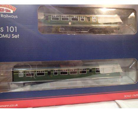 Bachmann 32-285, class 101 DMU, two car unit, green, speed whiskers, destination Newcastle - Middlesbrough, excellent conditi