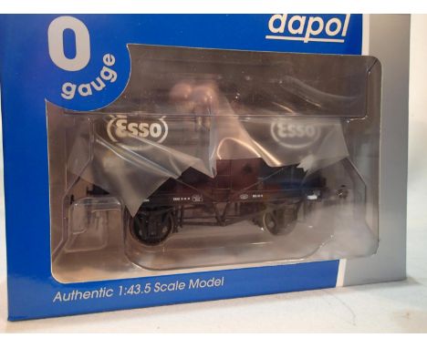 Dapol O gauge Esso tanker B, black, No. 1971, near mint, boxed. UK P&amp;P Group 1 (£16+VAT for the first lot and £2+VAT for 