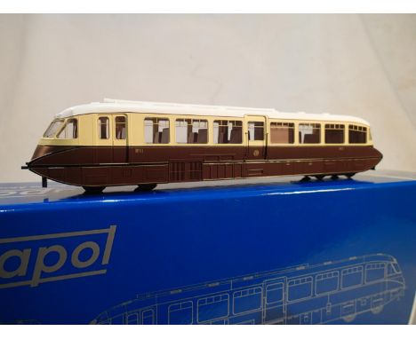 Dapol OO gauge 4D-011-000, streamlined railcar, No. 11, GWR chocolate/cream, near mint condition, boxed, no detail pack. UK P