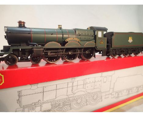 Hornby R2543, Castle class, 4081, Warwick Castle, green, early crest, near mint condition, storage wear to box. UK P&amp;P Gr