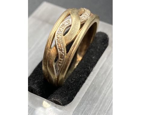 A 9ct gold and diamond ring (Approximate Total Weight 3.8g)