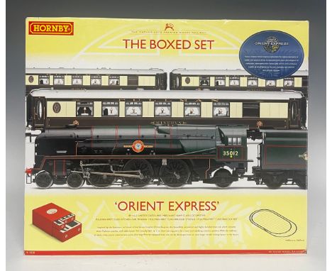 Hornby Model Railways - R1038 'Orient Express' locomotive and coach model railways boxed set, comprising a 'United State Line