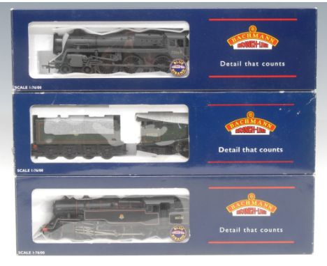 Bachmann Branch-Line Model Railways - 32-355 Standard Class 4MT Tank BR Lined Black E/Crest Weathered locomotive, 00 gauge, b