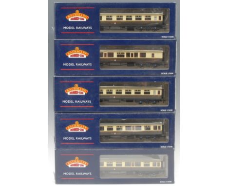 Bachmann Branch-Line Model Railways - five Collett stock cars/coaches comprising two 34-076 1st/3rd Choc/Cream Great Western 