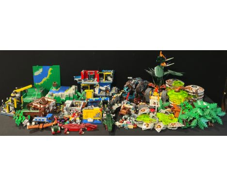 Lego - Chima, 70145 Maula's Ice Mammoth Stomper, unboxed; 72006 Nexo Knights, Axl's Rolling Arsenal, unboxed; 6984 Galactic M
