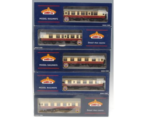 Bachmann Branch-Line Model Railways - five stock cars/coaches comprising 39-052C BR MK1 Open So Crimson/Cream coach, 00 gauge