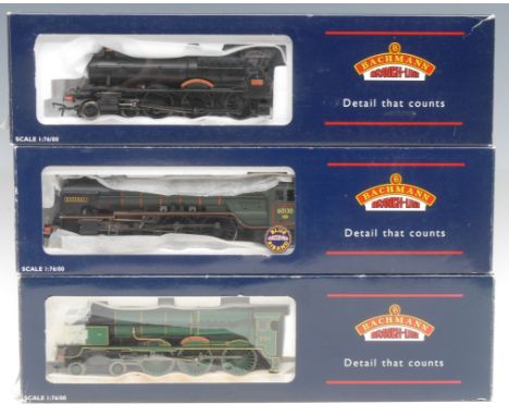 Bachmann Branch-Line Model Railways - 31-307 Manor 7813 'Freshford Manor' BR Black E/Emblem locomotive, 00 gauge, boxed; 32-5