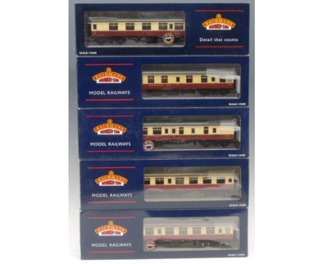 Bachmann Branch-Line Model Railways - five stock cars/coaches comprising 39-105 BR MK1 Restaurant Buffet Car RU Crimson/Cream