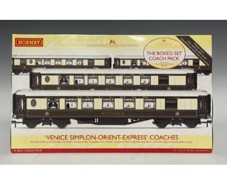 Hornby Model Railways - R4254 'Venice Simplon-Orient-Express' Coaches coach pack boxed set, comprising a Pullman first class 