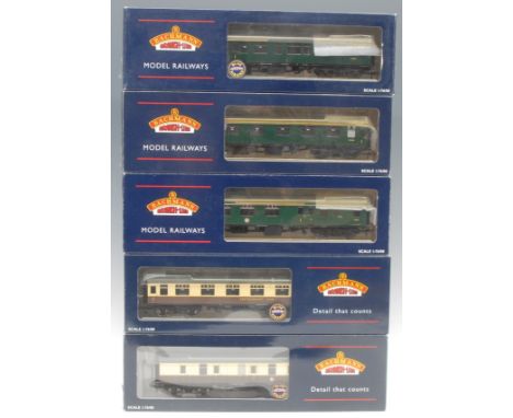 Bachmann Branch-Line Model Railways - five stock cars/coaches comprising 39-053B BR MK1 Open SO SR Green coach, 00 gauge, box