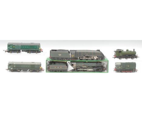 OO gauge - Hornby King Henry 4-6-0 locomotive and tender, 6018, green and black G W livery;  Mallard 4-6-2 locomotive and ten