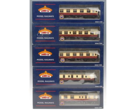 Bachmann Branch-Line Model Railways - five stock cars/coaches comprising 39-052C BR MK1 Open So Crimson/Cream coach, 00 gauge