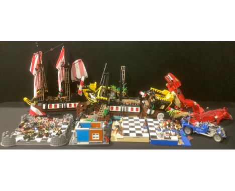 Lego - 40158 Pirates Chess Set, unboxed; 853373 Kingdoms Chess Set, unboxed; Ideas, 21322 Pirates of Barracuda Bay, unboxed; 
