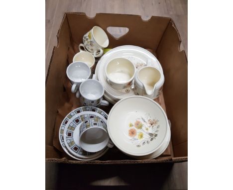 A BOX CONTAINING BROADHURST RUSHSTONE WARE ETC