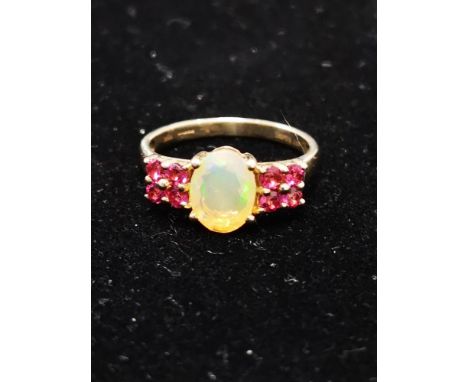 10CT GOLD RUBY AND YELLOW STONE RING SIZE M 2.3G