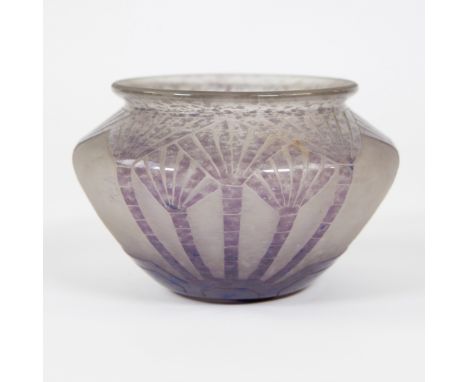 Le Verre Français - Charder (Art Déco) Charles Schneider glass coupe in mottled white and light violet glass overlaid with li