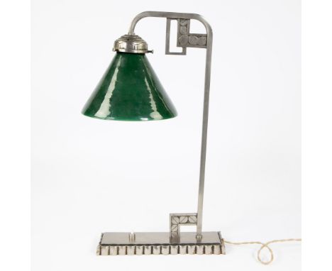 Art Deco reading lamp in silver plated metal and green glass shadeArt Deco leeslamp in verzilverd metaal en groen glazen kapH