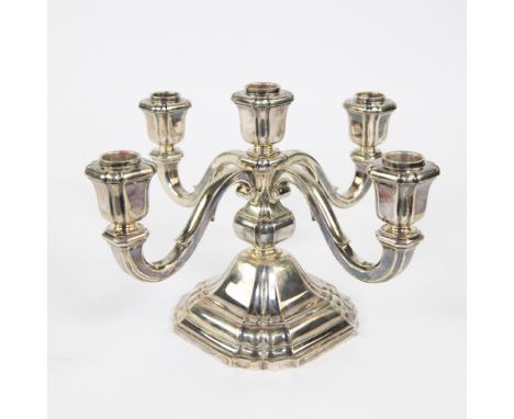 Silver candlestick (800) Art Deco, Raymond Ruis AntwerpZilveren kandelaar (800) Art Deco, Raymond Ruis Antwerpen19 x 30 x 30 