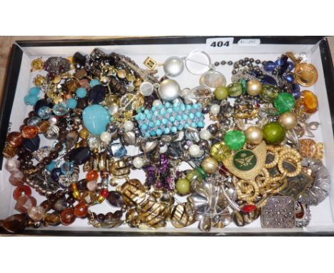 Tray of vintage costume jewellery