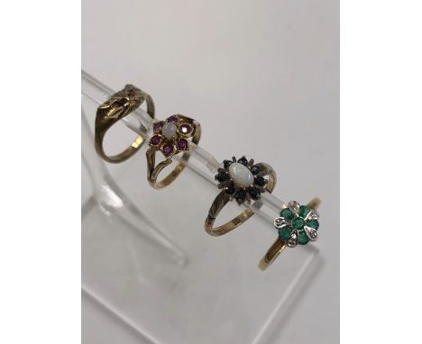 AN EMERALD AND DIAMOND CLUSTER RING, SET IN SILVER GILT. FINGER SIZE L 1/2 TOGETHER WITH THREE FURTHER SILVER GILT AND GEMSET