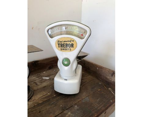 A SET OF AVERY WHITE ENAMEL SCALES FOR TREBOR AND OTHER SWEETS TO WEIGH UP TO 1LB IN 2 DRAM DIVISIONS