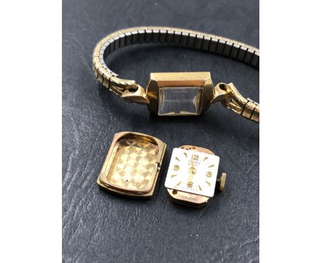 A VINTAGE TISSOT LADIES WRIST WATCH WITH A 9ct HALLMARKED GOLD HEAD IN A GOLD PLATED EXPANDING STRAP. WINDS FULLY RUNS, HANDS