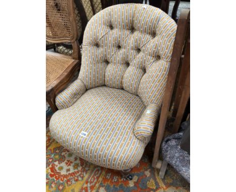 A VICTORIAN BUTTON BACK NURSING CHAIR. 