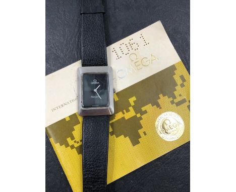 AN OMEGA GENEVE MANUAL WOUND WRIST WATCH, AND A GUARANTEE BOOKLET DATED 1978, REF 1061. WATCH WINDS, A LITTLE STIFF, RUNS, HA
