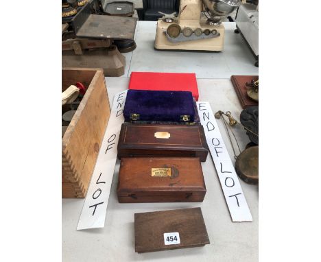 FIVE SETS OF CASED SCALES, SOME WITH WEIGHTS UP TO 50 GRAMS, FOUR LOOSE SCALES AND TWO SIKES HYDROMETER CASES WITH SOME WEIGH