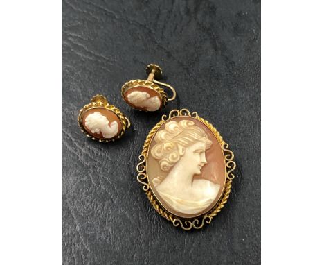 A HALLMARKED 9ct GOLD SHELL CAMEO PORTRAIT BROOCH, TOGETHER WITH A PAIR OF SIMILAR EARRINGS WITH SCREW DOWN FITTING. BROOCH L