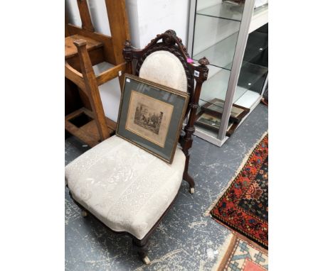 A VICTORIAN MAHOGANY SIDE CHAIR, THE OVAL UPHOLSTERED BACK WITHIN A RIBBON BAND FLANKED BY FLUTED COLUMNS, THE BLAUSTER TURNE