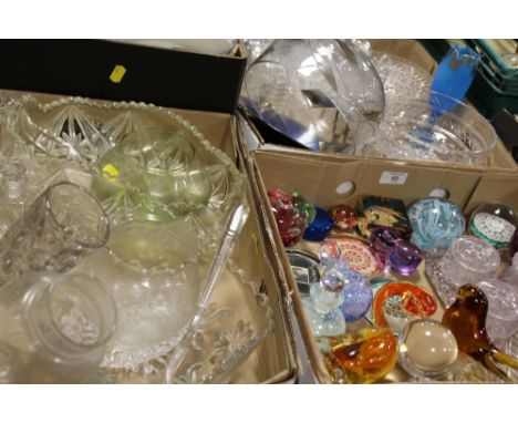 THREE TRAYS OF GLASSWARE TO INCLUDE PAPERWEIGHTS, WATERFORD DESK CLOCK ETC