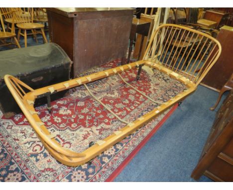 A BLONDE ERCOL STUDIO COUCH / SINGLE BED&nbsp; A/F * ALL WEBBING MISSING * L-210 CM&nbsp;
